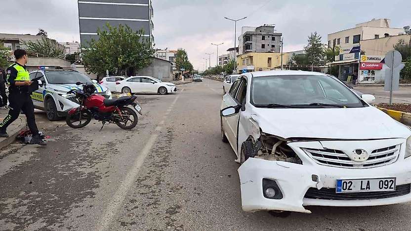 Adıyaman'da otomobil ile motosiklet çarpıştı 1 yaralı