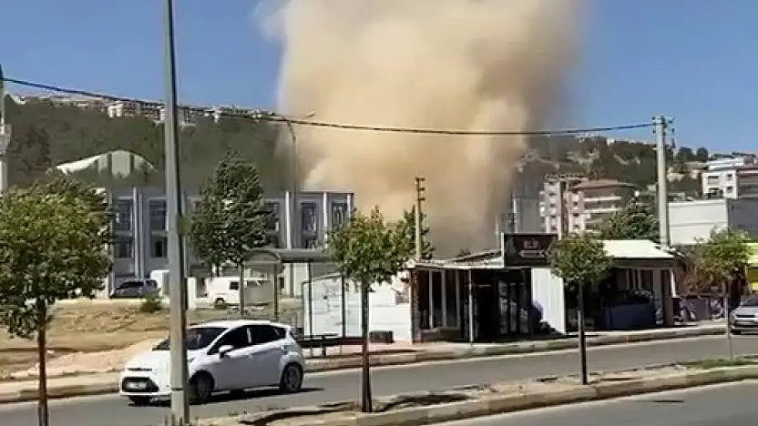 Adıyaman'da rüzgar, hortumlara neden oldu