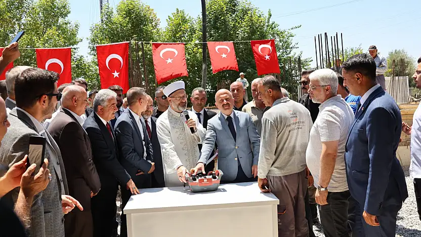Adıyaman'da Varlık mahallesinde hayırseverler tarafından cami yaptırılıyor