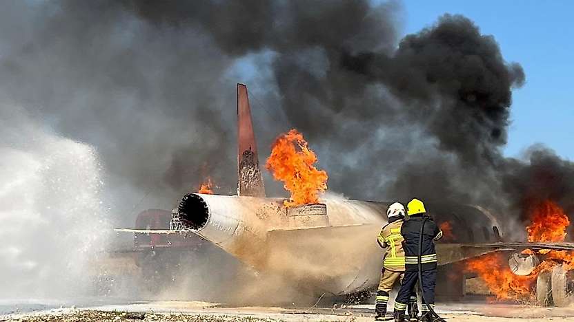 Adıyaman Havalimanı'nda Gerçeği Aratmayan Uçak Yangını Tatbikatı