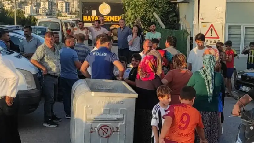 Adıyaman K-1 Konteyner Kent'te su isyanı: Çöp konteynerleriyle yol kapattılar