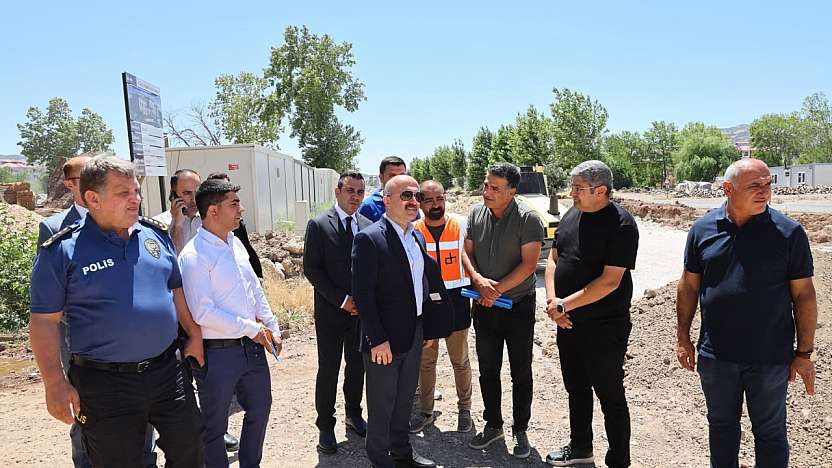Adıyaman Kavşağı ile Malatya yolu arasında asfalt çalışması
