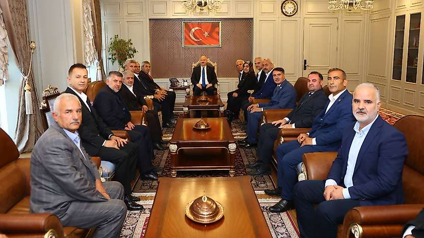 Adıyaman Muhtarlar Federasyonu Heyetinden Vali Küçük'e ziyaret