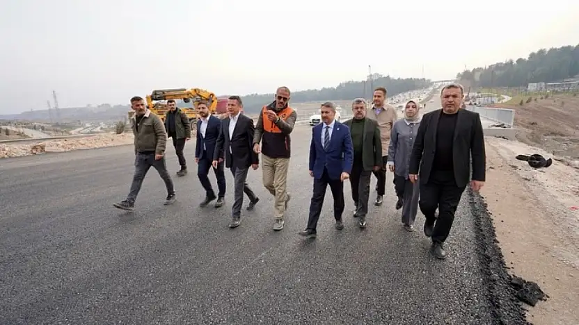 AK Parti heyeti Eğriçay Köprüsü şantiye alanında incelemelerde bulundu