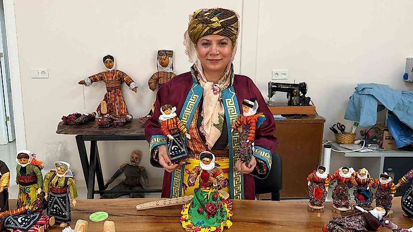 Adıyaman'da anneannesinin mirasını bebeklerle dünyaya tanıttı