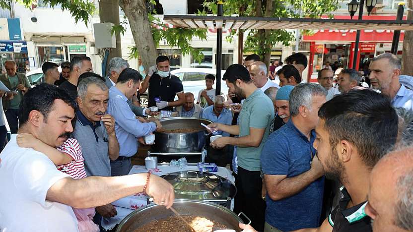 Aşure Bereketi Yüzüncü Yıl Parkı'nda Paylaşıldı