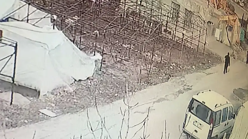 Ayakkabı hırsızları kameraya yakalandı