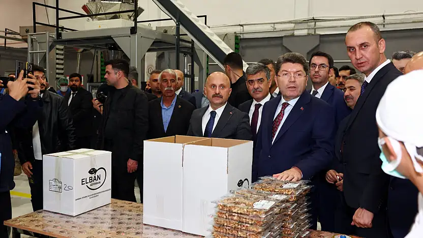 Bakan Tunç, Tarım Mükemmeliyet merkezinde incelemelerde bulundu