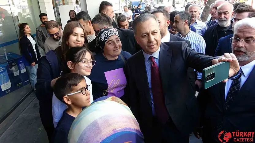 Bakan Yerlikaya, esnafla bir araya geldi