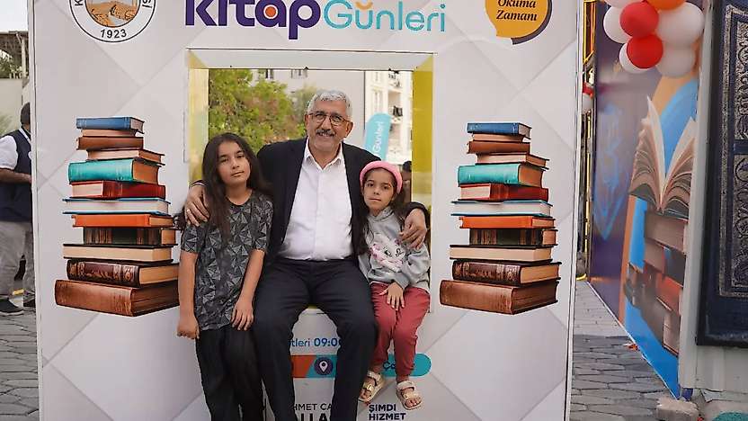 Başkan Hallaç, Kitap Günleri'nde Gönüllere Dokundu