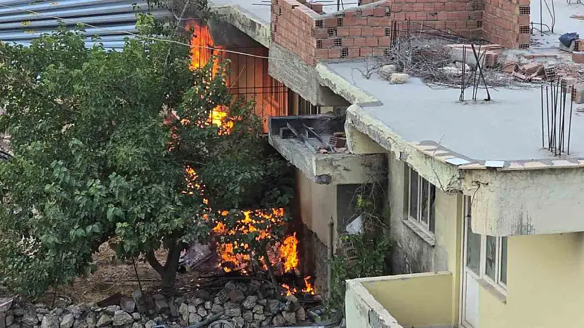 Besni'de ev yangını paniğe neden oldu
