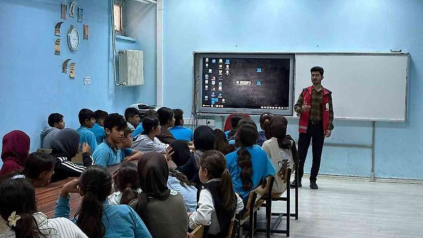 Besni'de Öğrenci ve Velilere Yönelik Farkındalık Eğitimi