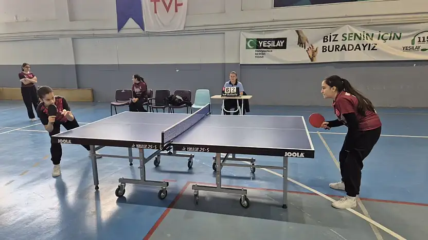 Besni'de okullar arası masa tenisi turnuvası sona erdi