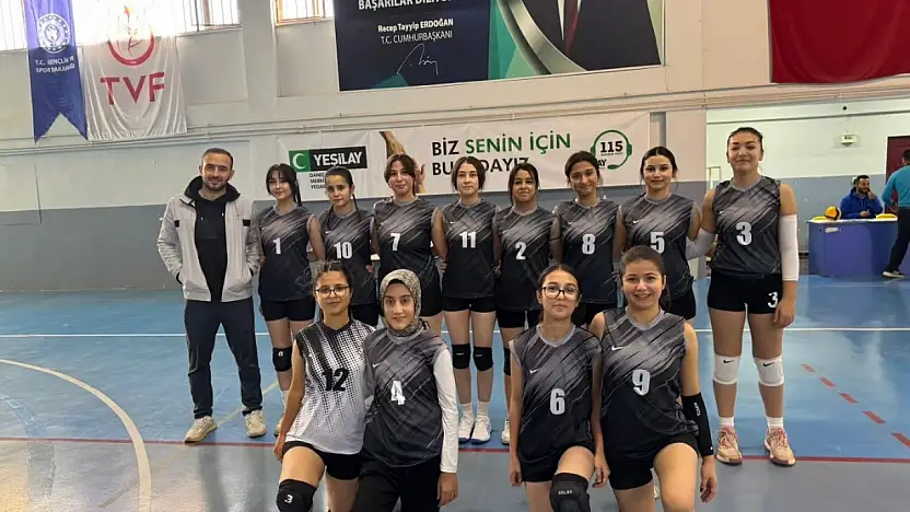 Besni'de Okullar arası voleybol grup müsabakaları tamamlandı