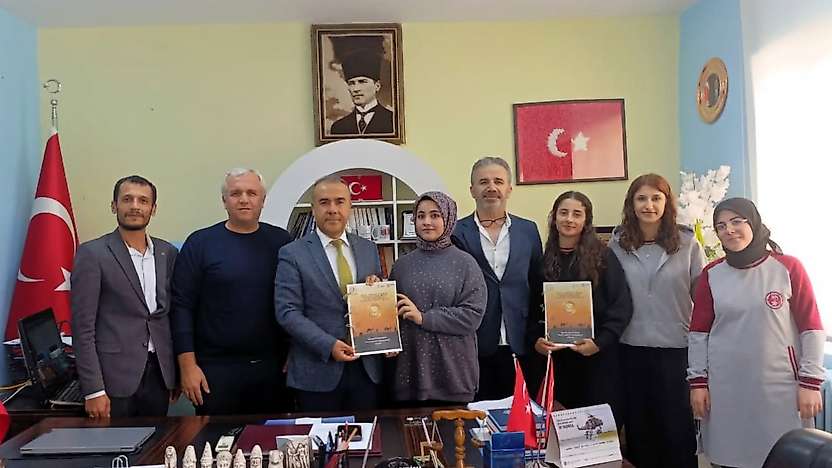 Besni Şehit Mehmet Yağmur Anadolu İmam Hatip Lisesi Heyetinden Demirel'e ziyaret