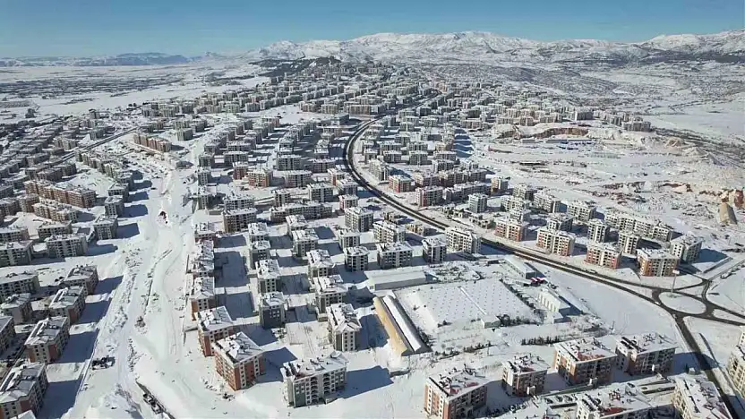 Beyaza bürünen İndere konutları depremzedelere sıcak yuva oldu