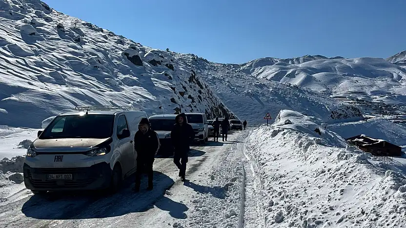 Birçok araç mahsur kaldı