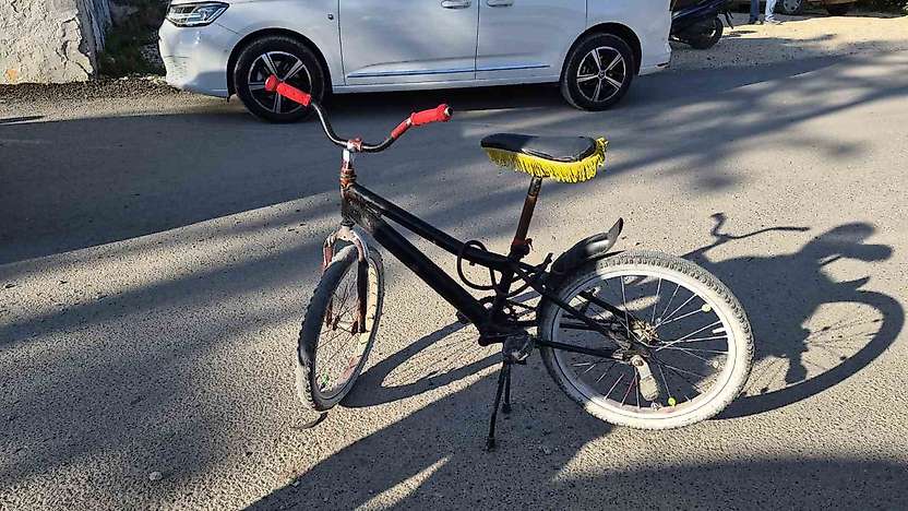 Bisiklet otomobile çarptı: 1 yaralı