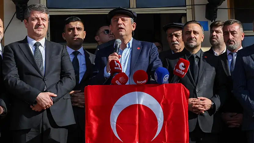 CHP Heyeti Kömür ve Yaylakonak'ta Deprem Şehitlerini Andı