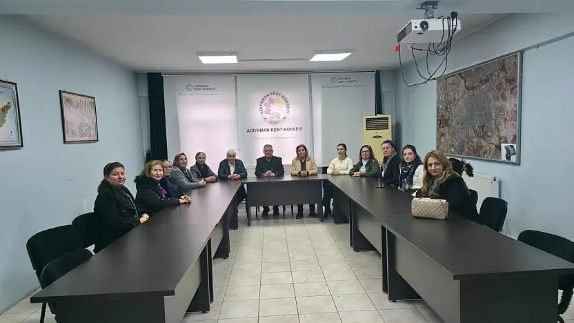 CHP Kadın Kolları heyeti Kent Konseyi Başkanı Altunbaş ile bir araya geldi