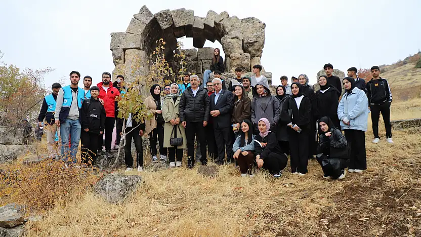 Dağların Zirvesinde Gençlik buluşması