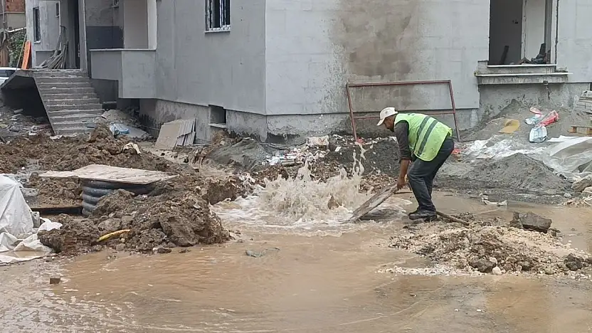 Delinen doğal gaz borusu ekipleri alarma geçirdi