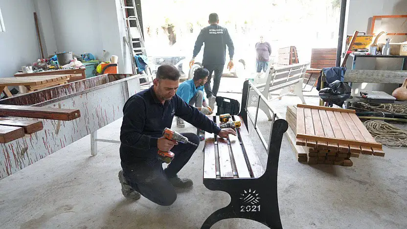 Depremde yıkılan depo ileri dönüşüm atölyesine dönüştürüldü