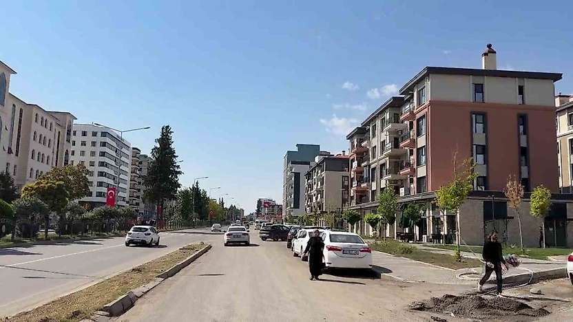 Depremin izlerini taşıyan Adıyaman sokakları yeniden hayat buldu