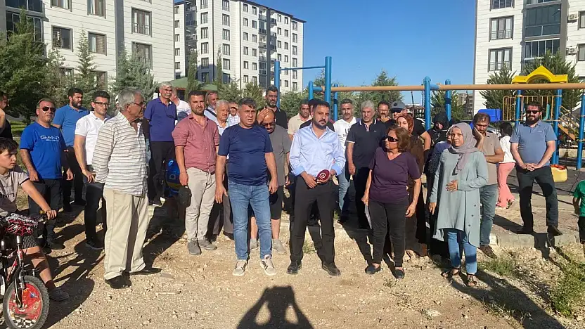 Depremzede site sakinlerinden ifraz tepkisi