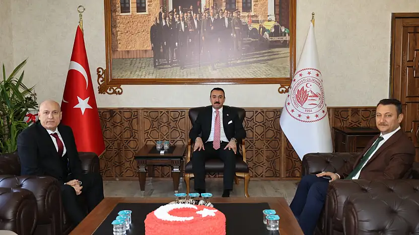 Elüstü'nden Kaymakam Pelvan'a ziyaret