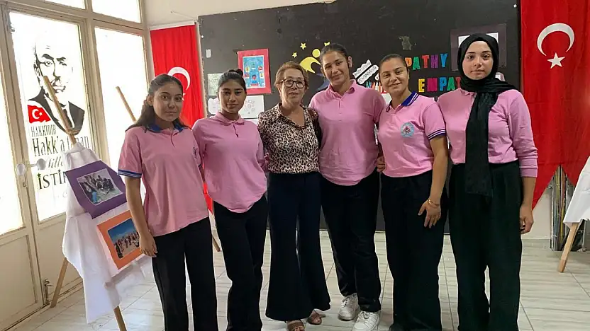 Emekli Öğretmen Sabak öğrencilerle bir araya geldi
