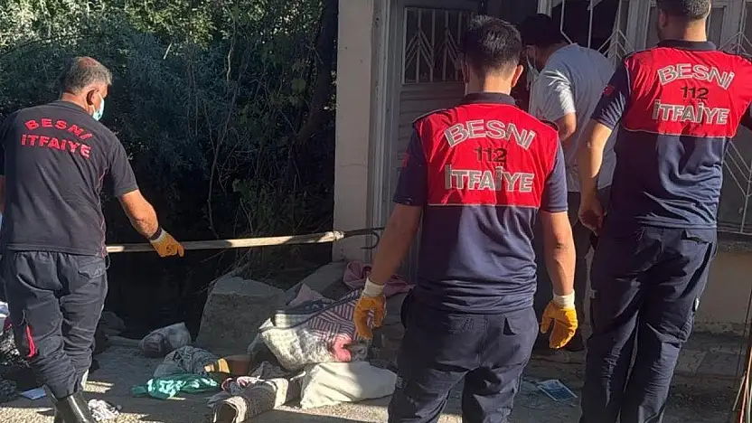 Eve giren yılan korkuttu
