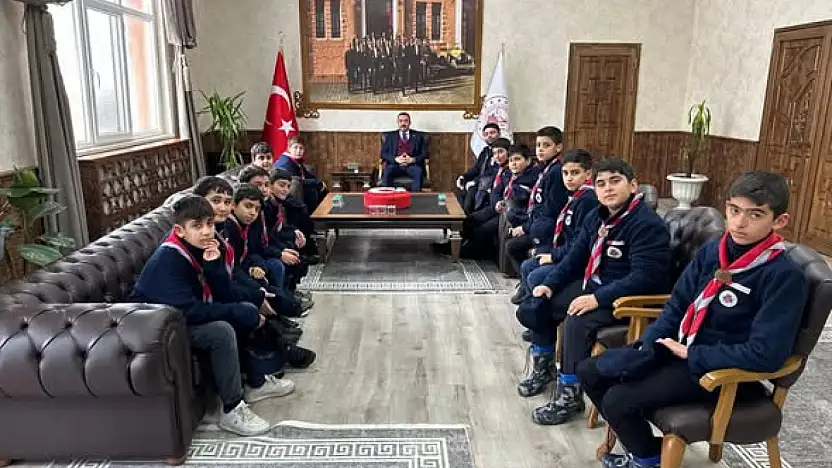 Genç izcilerden Kaymakam Pelvan'a ziyaret