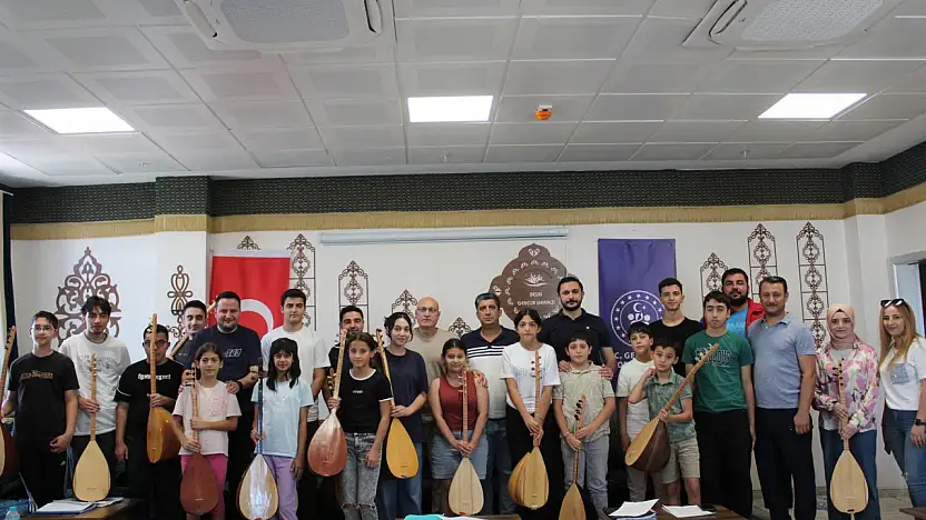 Gençlik ve Spor İl Müdürü Elüstü'nden Besni'ye ziyaret