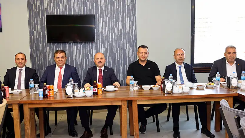 Genel Sekreter Işık'a veda yemeği