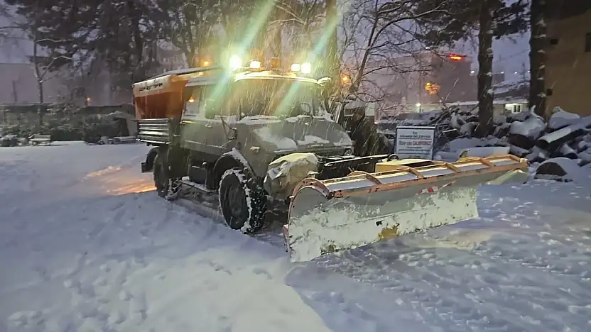 Gölbaşı Belediyesinden kar mesaisi