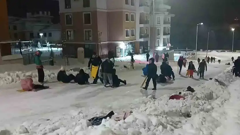 Gölbaşı ilçesinde vatandaşların kar keyfi