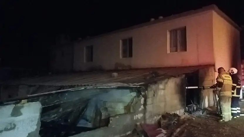 Gölbaşı'nda ahır yangını korkuttu