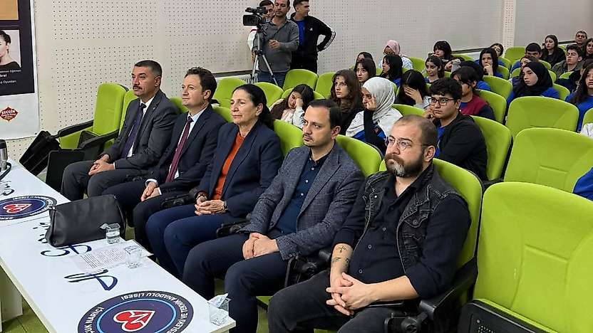 Gölbaşı'nda 'Güvenli İletişim, Güçlü Bağlar, Birlikte Güçlü Gençlik' Programı Düzenlendi