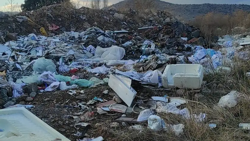 Gölbaşı'nda Moloz ve atık yakma tehlikesi tepkilere yol açıyor