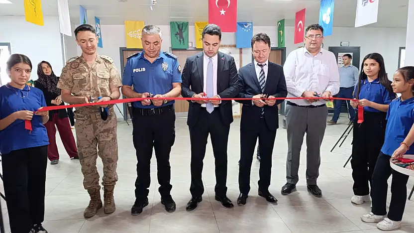 Gölbaşı Şehit Mikdat Sümer Ortaokulu öğrencilerinden yıl sonu sergisi