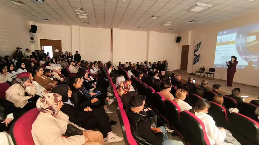 Güz Rüzgarında Şiir ve Müzik Dinletisi davetlilere keyifli bir gün yaşattı