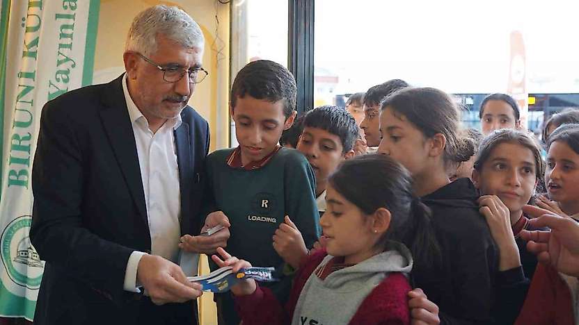 Hallaç: 'Kitapla buluşan her nesil, geleceğe atılmış güçlü bir adımdır