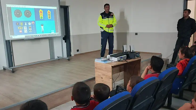 Harmanlı Beldesinde öğrencilere trafik eğitimi verildi