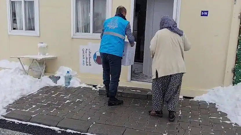 İhtiyaç malzemeleri evlere teslim ediliyor