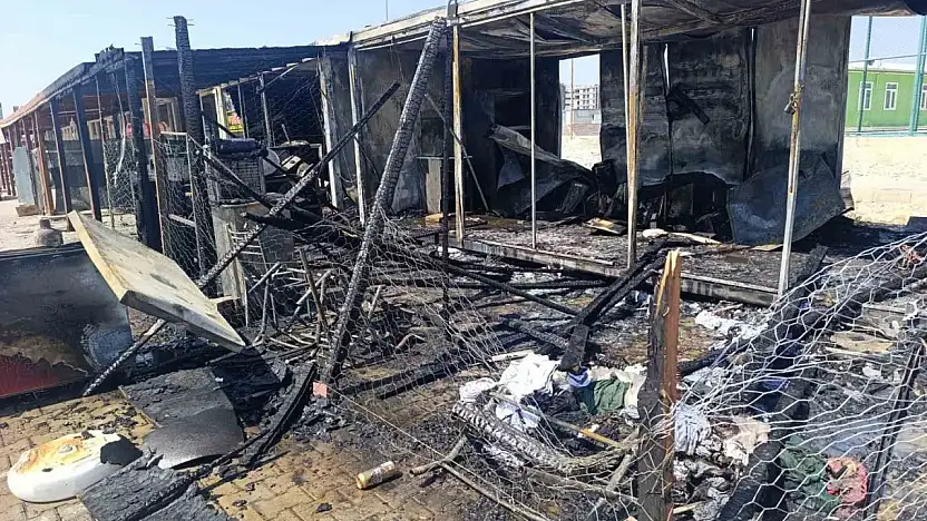 Adıyaman'da Konteyner İş Yerlerinde Yangın Felaketi: İki İş Yeri Harap Oldu