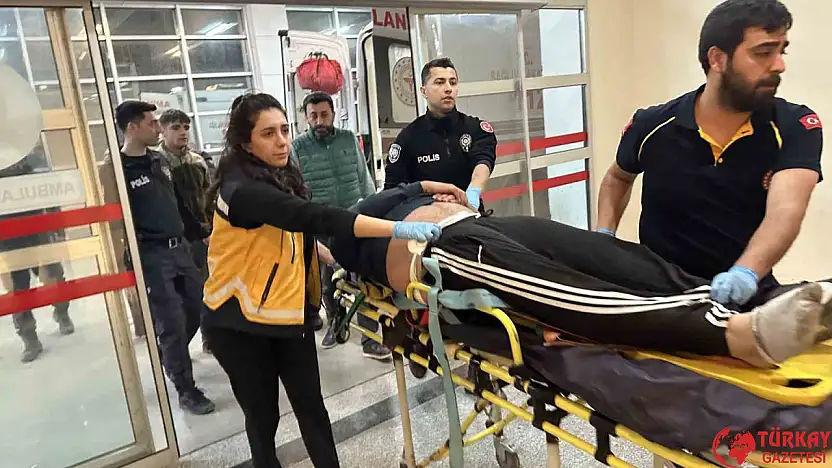 İki otomobil çarpıştı: 1'i ağır 3 yaralı