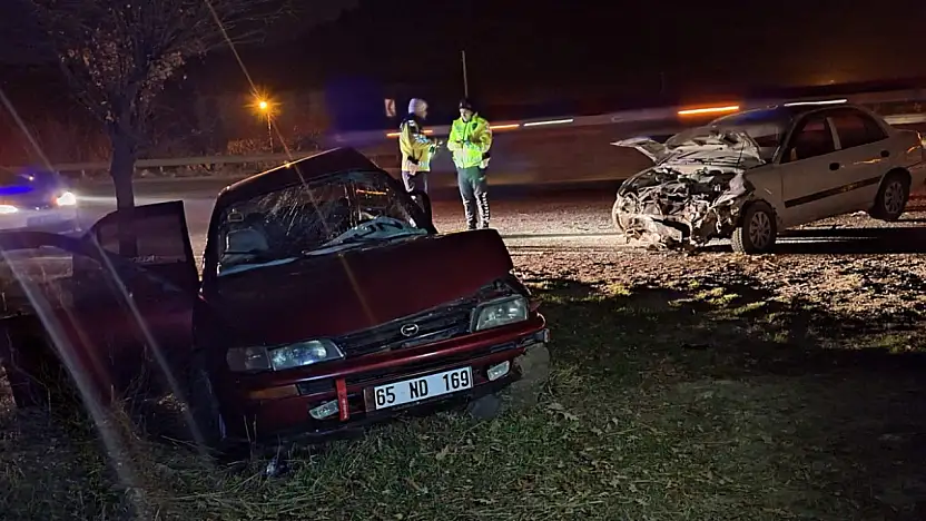 İki otomobil çarpıştı: 1 ölü, 2 yaralı