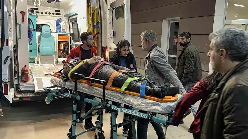 İki otomobil çarpıştı: 2 yaralı