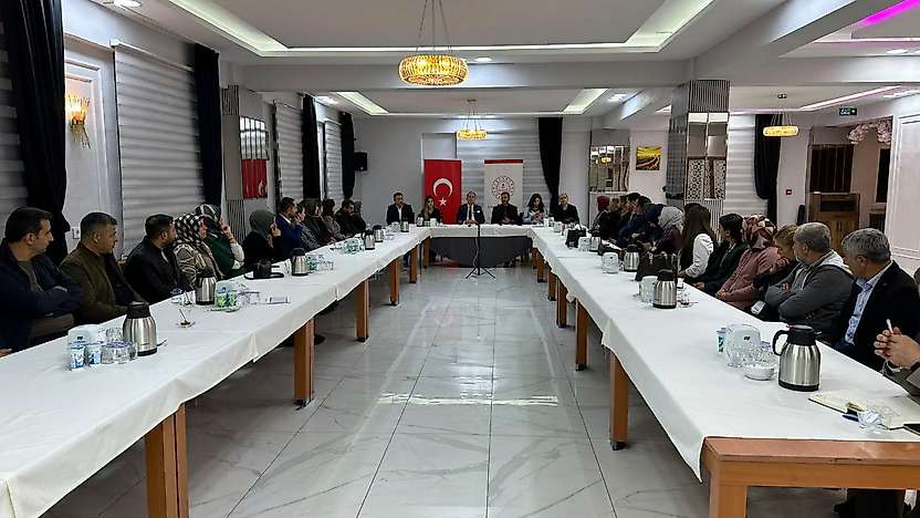 İl Müdürü Tosun Çelikhan'da görev yapan öğretmenlerle bir araya geldi